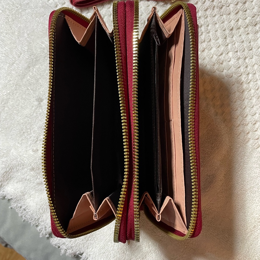Red ENDAYCON wallet